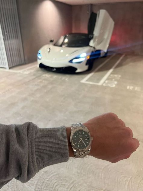 Millionaire Lifestyle Luxury, Mens Aesthetic, Mens Luxury Lifestyle, Luxury Lifestyle Aesthetic, Expensive Jewelry Luxury, Gold Watch Men, Rose Gold Watches, Millionaire Lifestyle, Billionaire Lifestyle