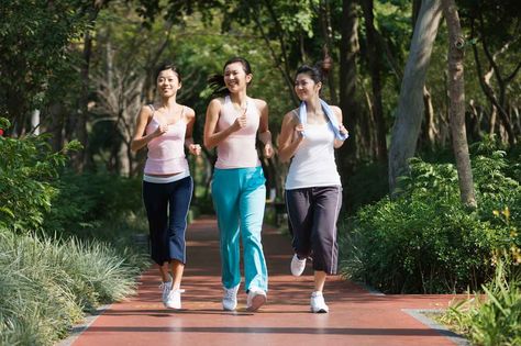 7 Ideas to Freshen up Your Walking Routine - Intro Walking Club, Colon Health, Olah Raga, Morning Walks, Cardio Routine, Colon Cleanse, Getting Up Early, Belly Fat Workout, Yoga Training