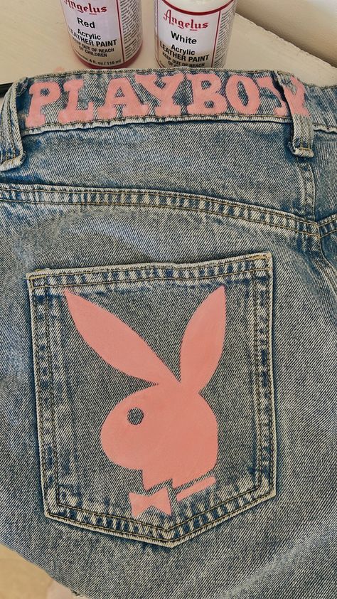 Playboy design jeans paint draw Jean Pocket Designs Painting, Painting Jean Pockets Ideas, Spray Paint Jeans Y2k, Painting Jean Shorts Ideas, Playboy Bunny Jeans, Painted Back Pocket Jeans, Jean Designs Diy Paint, Back Pocket Designs Jeans Painting, Jeans Drawing Diy