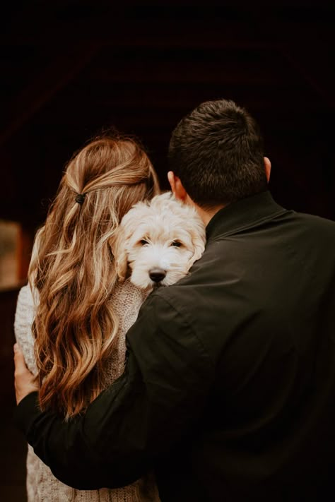 Dog And Couple Christmas Pictures, Puppy Christmas Pictures Family Photos, Couple And Pet Christmas Photo, Pre Wedding With Dog, Dog And Parents Photoshoot, Fall Picture With Dog, Pre Wedding Photoshoot With Dog, Pet Engagement Pictures, Wedding Couple With Dog