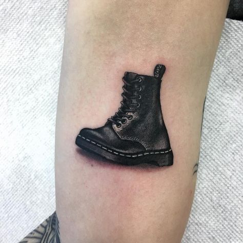 Combat boot tattoo Marten Tattoo, Boots Tattoo, Shoes Tattoo, England Tattoo, Boot Tattoo, Doc Boots, Punk Tattoos, Shoe Tattoos, Doc Marten Boot