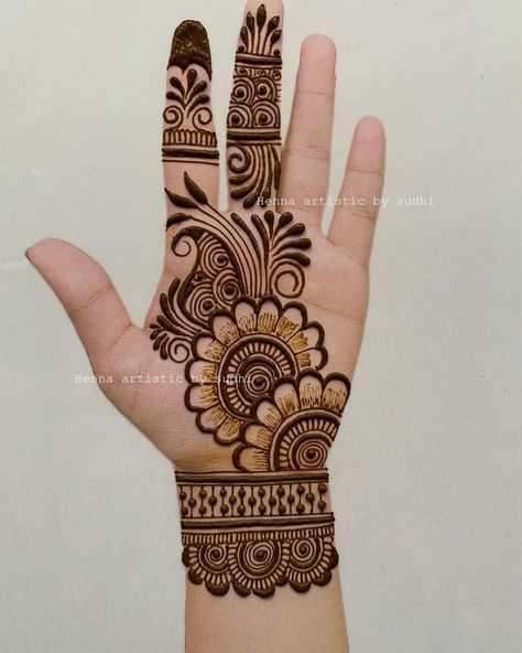 Mehendi Designs Easy And Simple, Mehendi Designs Very Simple, Very Simple Design Mehndi, Easy And Simple Mehndi Design, Simple Arabic Designs For Hands, Half Hand Arabic Mehndi Design, Simple Mahendi Dising, Mehendi New Designs For Hands, Mendhi Easy Designs