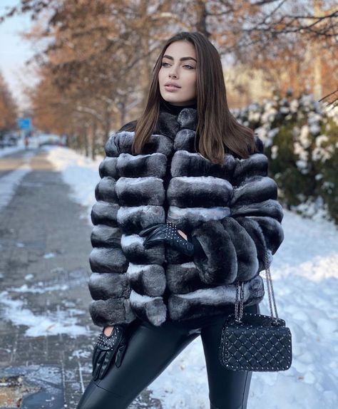 Leather Driving Gloves Women, Chinchilla Fur Coat, Chinchilla Coat, Fur Coat Outfit, Sable Fur Coat, White Women Dresses, Leather Gloves Women, Chinchilla Fur, Fur Gloves