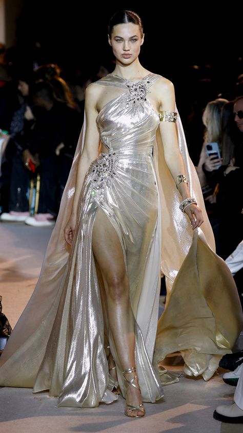 Couture Spring 2023, Zuhair Murad Haute Couture, Runway Fashion Couture, Runway Outfits, Spring Couture, Iconic Dresses, Prom Dress Inspiration, Runway Dresses, Fairytale Dress