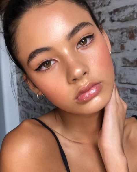 Current Makeup Trends To Try Based On Your Zodiac Sign Dinner Makeup, Elegantes Makeup, Date Makeup, Instagram Paris, Dress Pin, Date Dinner, I Love Makeup, Dinner Date, Beautiful Makeup