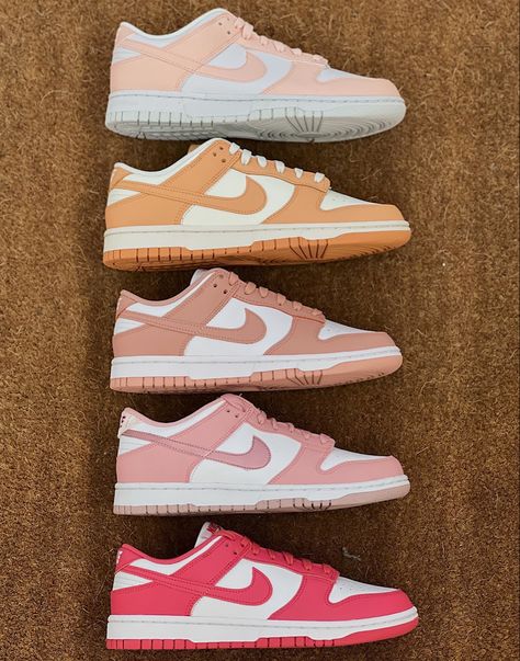 Nike Shoes Women Fashion, Pink Nike Shoes, Trendy Shoes Sneakers, Nike Shoes Girls, Nike Fashion Shoes, Preppy Shoes, Pretty Shoes Sneakers, All Nike Shoes, Shoes Outfit Fashion