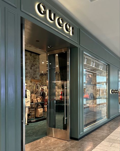 Gucci Store Interior, Gucci Store, Store Design Interior, Store Interior, Commercial Interior Design, Aesthetic Room, Aesthetic Room Decor, Commercial Interiors, Small Designs