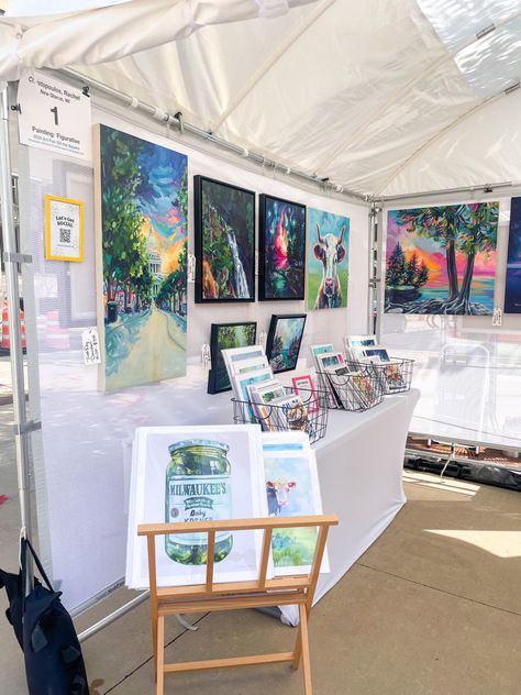 Art Show Set Up Booth Ideas, Art Vendor Booth Ideas, Stall Decoration Ideas Fair, Exhibition Display Ideas, Art Booth Display Ideas, Art Booth Display, Art Show Display Ideas, Art Festival Booth Display, French Streets