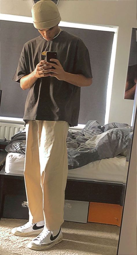 Mens Neutral Outfit, Summer Outfits Men Streetwear Street Fashion, Brown Tshirt Outfit, Baggy Clothes Outfit Men, Baggy Outfits Men, Cream Pants Outfit, Beige Pants Outfit, Baggy Pants Outfit, Brown Pants Outfit