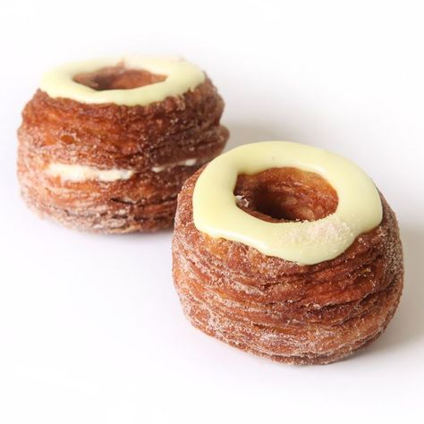 Cronut Recipe, Croissant Donut, How To Temper Chocolate, Baked Donut Recipes, Cronut, Breakfast Sweets, Flavored Sugar, Doughnut Recipe, Recipe Chicken