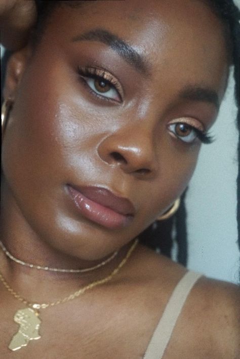 Subtle Gold Makeup, No Lash Makeup Look, Dewy Makeup Black Women, Female Gaze Makeup, Simple Brown Eyeshadow, Romanticize Spring, Tonal Makeup, Simple Cute Makeup Looks, Dewy Glowy Makeup