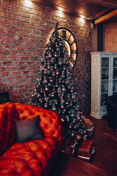 Brick Wall Christmas Decor, Freepik Christmas, Red Leather Couch, Old World Christmas Decor, Couch With Cushions, Black Mantle Fireplace, Red Leather Couches, Black Brick Wall, Painted Brick Fireplaces