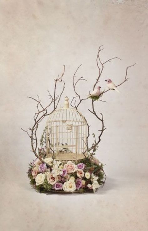 Decorating Chandeliers, Tafel Decor, Bird Cage Decor, Bird Cages, Deco Floral, Centre Pieces, Design Floral, Ikebana, Bird Cage