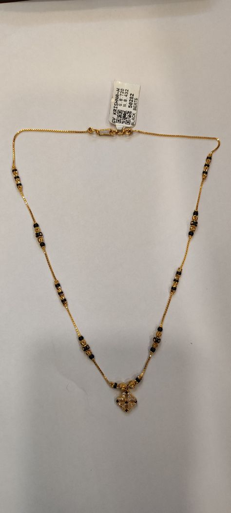 Simple Nala Pusalu, Small Black Beads Chain Gold, Short Black Beads Designs Gold, Short Black Beads Designs, Short Nallapusalu Designs Gold, Small Mangalsutra Designs Gold, Nallapusalu Designs Gold Short, Short Black Beads, Daily Wear Gold Mangalsutra Designs