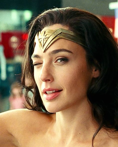 New Justice League, Gal Gabot, Gal Gardot, Wonder Woman Movie, Wonder Woman Art, Gal Gadot Wonder Woman, Superman Wonder Woman, Marvel Avengers Movies, Marvel Girls