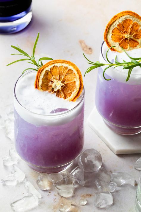 Empress Gin Cocktail, Gin Sour Recipe, Empress Gin, Homemade Beef Stew Recipes, Girls Night Drinks, Summer Mocktails, Butterfly Pea Flowers, Cocktail Gin, Purple Cocktails