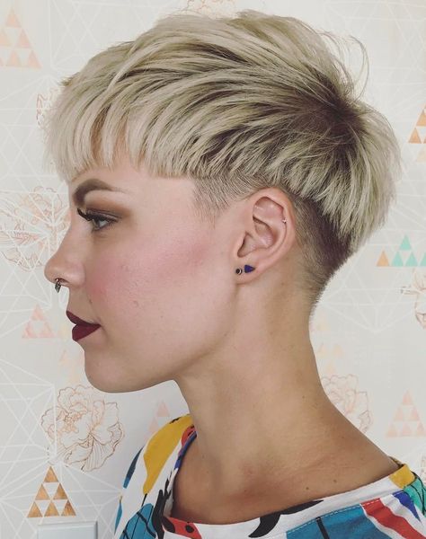 50 Short Pixie Cuts and Hairstyles for Your 2020 Makeover - Hair Adviser Shaved Pixie Cut, Shaved Pixie, Short Blonde Pixie, Thick Hair Cuts, Pixie Cut With Bangs, Blonde Pixie Cuts, Bowl Cut, Hair Makeover, Short Pixie Haircuts