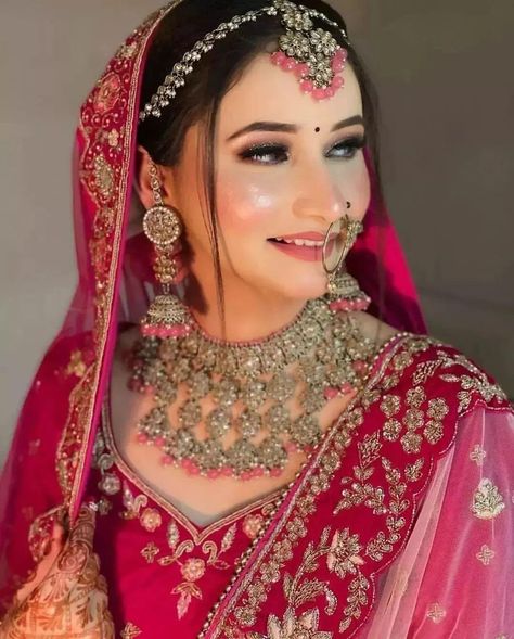 Indian Bride Look, Beauty Checklist, Wedding Beauty Checklist, Indian Makeup Looks, Bridal Makeup Videos, Mehandi Designs Easy, Yu Gi Oh Cards, Indian Bride Makeup, Royal Indian