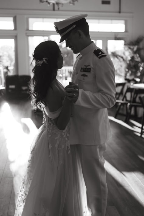 Royal Marine Wedding, Us Navy Wedding Ideas, Navy Military Wedding, Navy Officer Wedding, Naval Wedding, Military Wedding Ideas, Us Navy Wedding, Navy Sailor Wedding, Navy Military Weddings