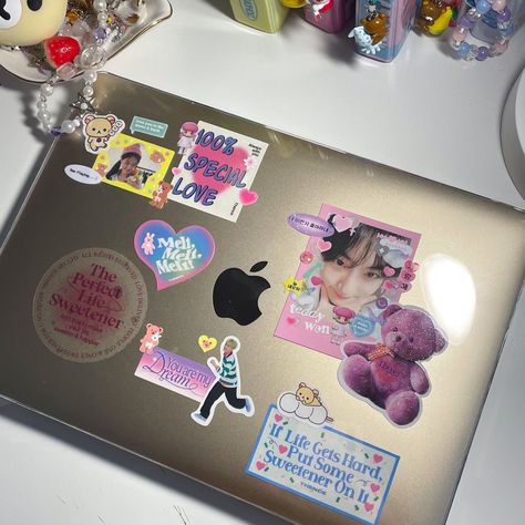 Sticker On Laptop Ideas, Aesthetic Laptop Decor, Cute Ways To Decorate Your Laptop, Laptops With Stickers, Kpop Laptop Stickers, Stickers On Laptop Aesthetic, Macbook Stickers Ideas, Laptop Decoration Ideas, Laptop With Stickers