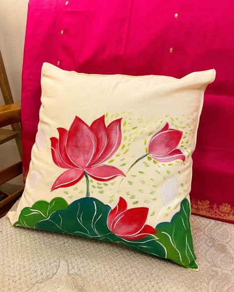 Cushion Covers Painting Ideas, Pillow Cover Painting Ideas, Pillow Cover Designs Ideas Painting, Cushion Cover Painting, Hand Painted Cushion Covers, Paint Suit Design For Women, Suit Design For Women, Pichwai Lotus, Lotus Artwork