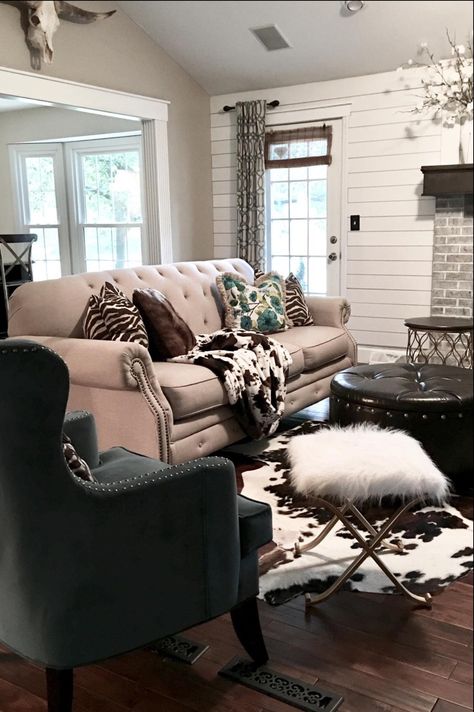 Farmhouse Gold Accents, Glam Rustic Living Room, Ranch Glam Decor, Rustic Glam Living Room, Simple Rooms, Rustic Glam Decor, Rustic Mantle, Fireplace Room, Glam Lighting