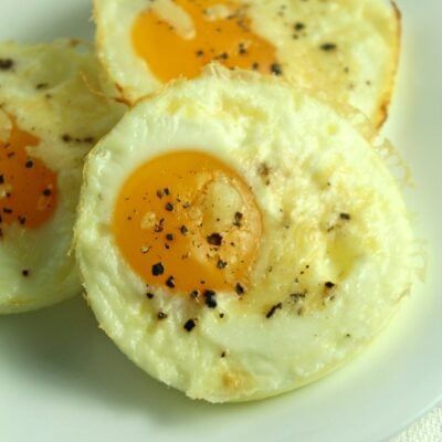 Baked French Eggs - My Incredible Recipes Fry Egg, Perfect Fried Egg, French Eggs, Cooling Sheets, Baked Egg, Baked Fries, Fried Eggs, Egg Dish, Because I Can