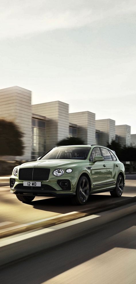 Bentley Bentayga 2021 Engine: 4.0L V8 Twin Turbo Power: 466 kW / 550 hp Torque: 770 Nm / 568 lb-ft 0-100 kph: 4.5 seconds Top Speed: 290 kph / 180 mph Bentley Bentayga 2021, Bentley Concept, Bentley Truck, Bentley Bentayga, British Car, Bentley Motors, Life Hacks Computer, Volkswagen Group, Car Wallpaper