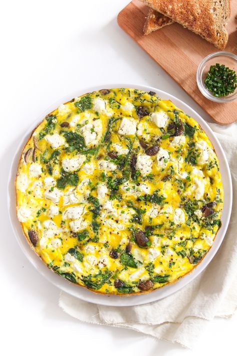 Spinach Goat Cheese Frittata, Spinach Goat Cheese, Goat Cheese Eggs, Cheese Eggs Recipe, Breakfast Fritatta, Baked Frittata, Goat Cheese Frittata, Easy Frittata, Cheese Frittata