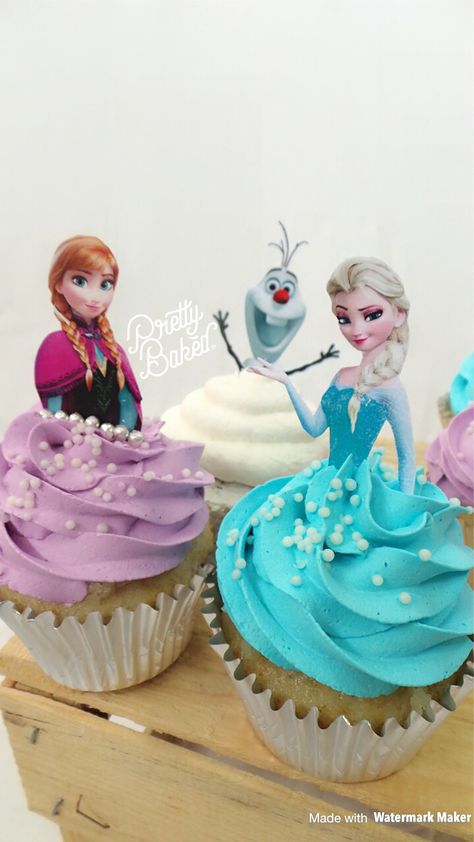 Elsa Birthday Cupcake Cake, Disney Frozen Cupcake Ideas, Anna And Elsa Cupcakes, Frozen 2 Party Ideas, Frozen Birthday Cupcake Ideas, Elsa Cupcakes Ideas, Frozen Themed Cupcakes, Frozen Cupcakes Birthday, Frozen Bday Party Ideas