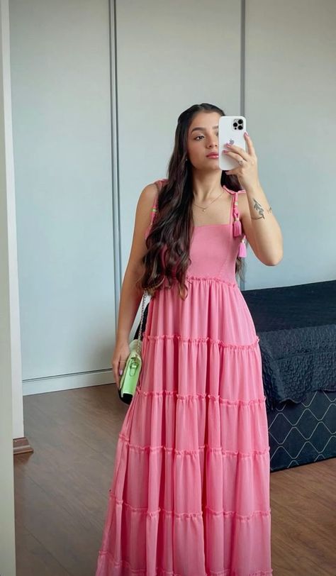 Vestidos para Convidadas de Casamento: O que Está na Moda Bea Outfits, Prom Dress Pink, Farm Dress, A Line Prom Dress, Looks Party, Elegante Casual, Pink Maxi, A Line Prom Dresses, Pink Prom Dresses