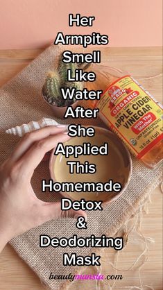 If you’re suffering from extreme body odor, you need to learn how to detox your armpits effectively using clay and apple cider vinegar. This will deep cleanse your armpits and make them smell like water! Body Odor Remedies, Detox Your Armpits, Smelly Underarms, Odor Remedies, Smelly Armpits, Armpits Smell, Armpit Odor, Hair Detox, Baking Soda Benefits