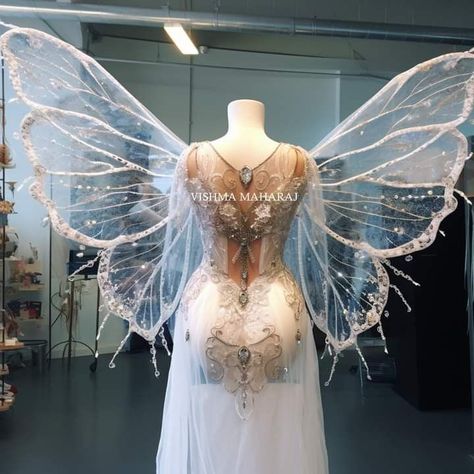 Fairy Wings Wedding Dress, Fancy Fairy Wings, Fairy Wing Wedding Dress, Fairy Wing Dress, Fairy Queen Outfit, Ren Faire Fairy Wings, Fairy Wing Tutorial, Ice Fairy Wings, Unique Fairy Wings