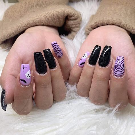 Scary, spooky and trendy! Let’s take a scroll through some of the hottest purple Halloween nails trending this season. Matte Purple Halloween Nails, Purple Nails With Ghost, Spooky Easter Nails, Pink Purple Halloween Nails, Lilac Halloween Nails, Purple Black Halloween Nails, Purple And Black Halloween Nails Designs, Purple Ghost Nails, Halloween Nails Purple And Black