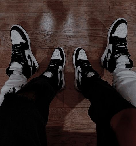 Couple Shoes Matching, Jordan Couples, Couple Outfits Matching, Couple Sneakers, Couple Matching Outfits, Couple Fits, Couple Style, All Nike Shoes, Couple Shoes