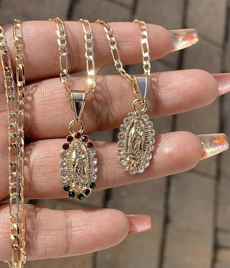 Gucci Jewelry Necklaces, Hispanic Jewelry, Mexico Necklace, Quinceanera Jewelry, Latina Jewelry, Xoxo Jewelry, Dope Jewelry Accessories, Wrist Jewelry, Jewelry Accessories Ideas