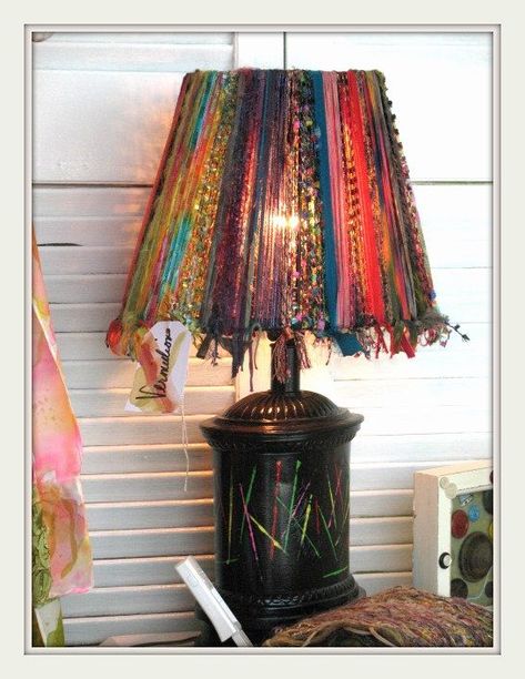 Lamp Shade Crafts, Lamps Diy, Cortinas Boho, Fabric Lamp Shade, Boho Lamp, Lampshade Makeover, Fabric Lamp, Deco Originale, Diy Lamp Shade