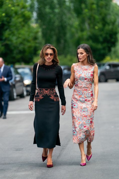 Queen Letizia wore Diego Estrada Printed Silk Jacquard Dress, Gold & Roses Luzia 2 Stars Earrings, Corterno Ring, Carolina Herrera Slingback Pumps to welcome Queen Rania in Madrid

Queen Rania wore Christian Dior Butterfly top and skirt, Fendi bag, Manolo Blahnik pumps and Saint Laurent Sunglasses to meet Queen Letizia Butterfly Top And Skirt, Prince Hashem, Dior Butterfly, Jennifer Lawrence Style, Queen Rania Of Jordan, Rania Of Jordan, Manolo Blahnik Pumps, King Abdullah, Spain Fashion