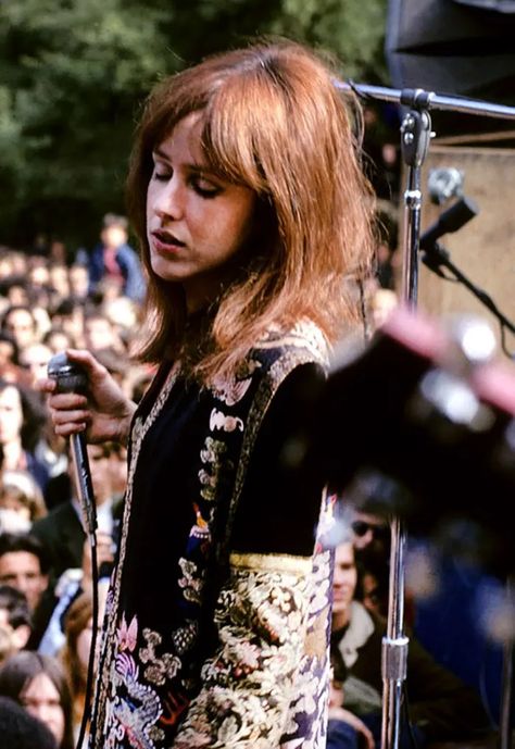 25 Greatest Classic Rock and Roll Women - Spinditty Woodstock Performers, Jefferson Starship, Grace Slick, Jefferson Airplane, Classic Rock And Roll, Joan Baez, Women Of Rock, Joe Cocker, I'm With The Band