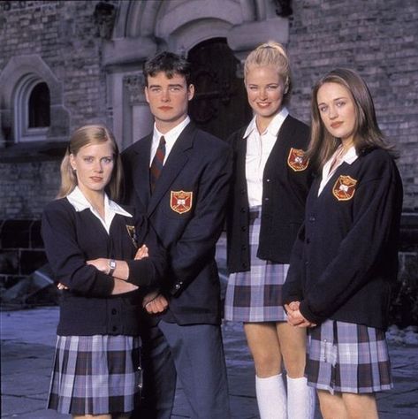 Amy Adams on the left! Cruel Intentions Outfits, Prep Aesthetic, Preppy Uniform, Rich School, Anne Winters, Private School Uniforms, Estilo Gossip Girl, Band Uniforms, Cruel Intentions