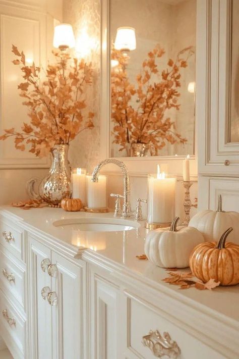 Bathroom Decor Fall Ideas, Fall Decor In Bathroom, Decorating A Bathroom For Fall, Modern Autumn Decor, Antique Bathroom Ideas, Fall Home Aesthetic, Fall House Decor, Autumn Bathroom, Chic Fall Decor