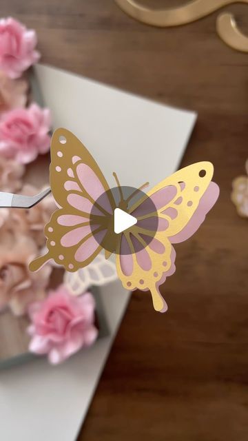 𝓓𝓮𝓼𝓲𝓻𝓮𝓑𝓵𝓾𝓶𝓮𝓷 🌸𝓹𝓪𝓹𝓲𝓮𝓻𝓫𝓵𝓾𝓶𝓮𝓷 on Instagram: "3D butterflies 🦋   #butterfly #3D #diy #flower #paperflowers#papierblumen#schmetterling" Butterfly 3d, Paper Flower Crafts, Flower Craft, 3d Butterfly, 3d Butterflies, Flower Crafts, Paper Flowers, 3 D, Butterflies