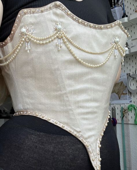 Corset With Beads, Haute Couture Corset, Pearls Corset, Baroque Corset, Pearl Bodice, Pearl Corset, Make A Corset, Corset Aesthetic, Beaded Corset