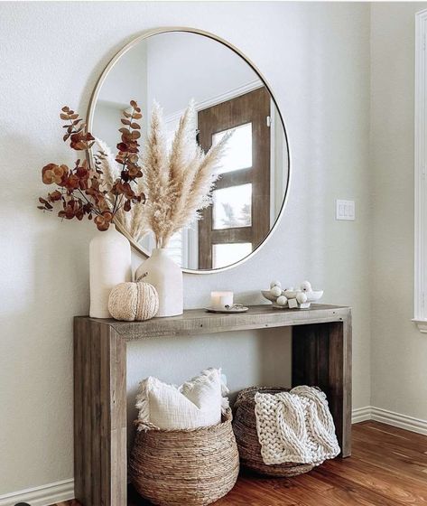 Trending now in home decor: pampas grass 🚨 These 12 ways to decorate will have you running to your closest garden store in search of these gorgeous waving wheat-toned grasses 👇 Fall Entryway Decor, Vstupná Hala, Hal Decor, Entryway Table Decor, Home Entrance Decor, Room Deco, Apartment Decor Inspiration, Decor Home Living Room, Living Room Decor Apartment