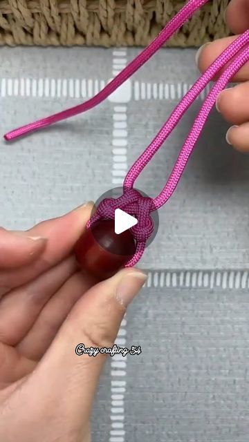 Thread Necklace Diy, Crochet Necklace Diy, Kumihimo Patterns, Thread Necklace, Making Videos, Crochet Thread, Necklace Diy, How To Make Necklaces, Diy Necklace