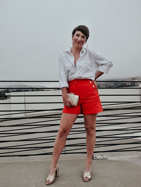 Rust Shorts Outfits Summer, Red Shorts Outfits Women, Red Shorts Outfit Summer, Short Naranja Outfit, Trendy Shorts Outfits, Orange Shorts Outfit, Red Shorts Outfit, Short Vermelho, Looks Com Short