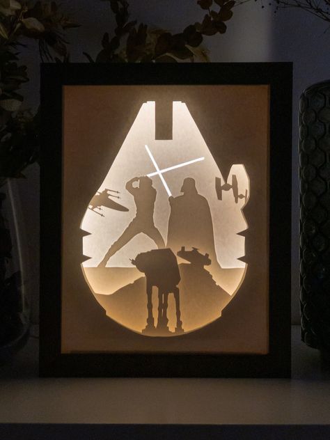 Star Wars Diy Light Box Vorlagen PDFSVG Video Tutorial - Etsy.de Star Wars Gifts Diy, Starwars Gifts Diy, Star Wars Shadow Box Ideas, Star Wars Diy Decorations, Star Wars Diy Gifts, Shadowbox Ideas Diy, Star Wars Papercraft, Light Box Templates, Star Wars Cricut