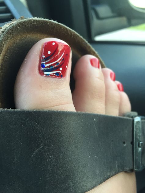 Independence Day Pedicure, 4th July Toe Nails Design, 4th Of July Nails Pedicure, Easy 4th Of July Toenail Designs, Pedicure 4th Of July, Fourth Of July Toes Nails, Forth Of July Toenails, 4th July Toe Nails, Patriotic Toe Nails 4th Of July