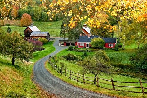 Fall Foliage Road Trips, Vermont Farms, Woodstock Vt, Woodstock Vermont, Vermont Fall, New England Fall, New England Travel, Rural Scenes, Autumn Scenery