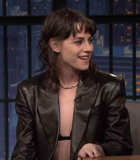 Kristin Stewart Short Hair, Kirsten Stewart Hair, Kristen Stewart Mullet, 90s Heartthrob Hair, Kristen Stewart 2024, Kristen Stewart Haircut, Dyke Hair, Kristen Stewart Short Hair, Kristen Stewart Hair